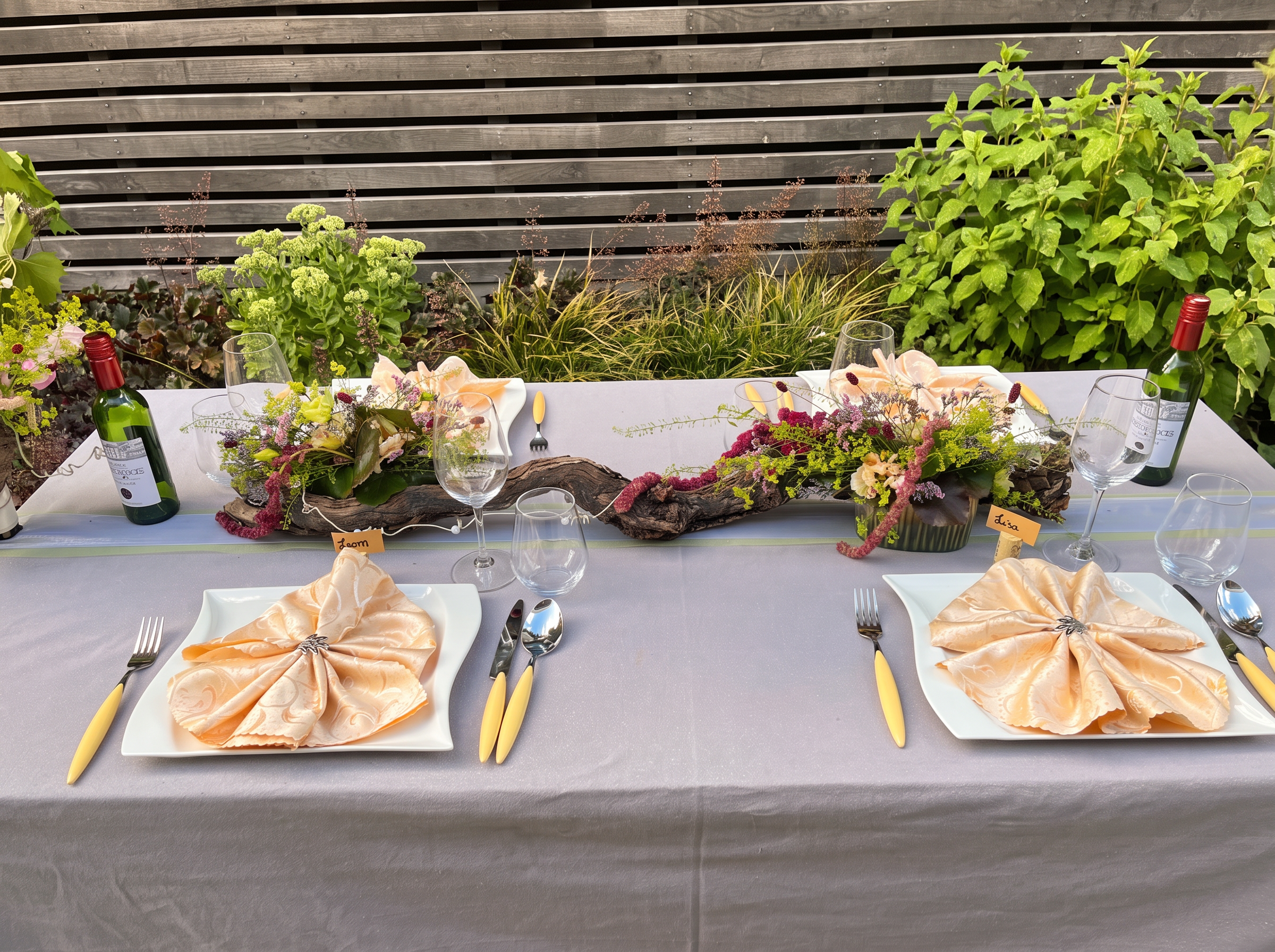 Detailansicht des gedeckten Hochzeitstischs
